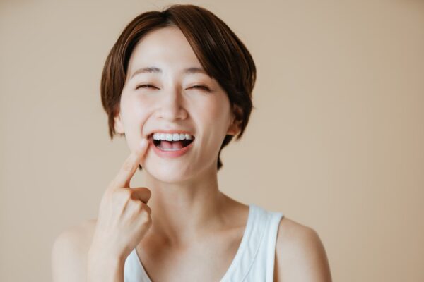 セラミック治療とは？種類・費用・メリットと後悔しない選び方を徹底解説